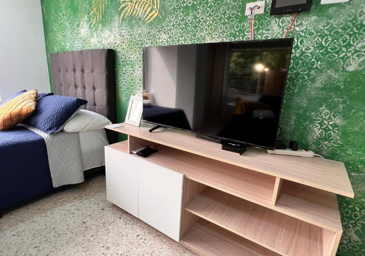Park 66 Apartaestudios Cali Extérieur photo